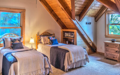 Twin bedroom of mountain cabin, The Aerie